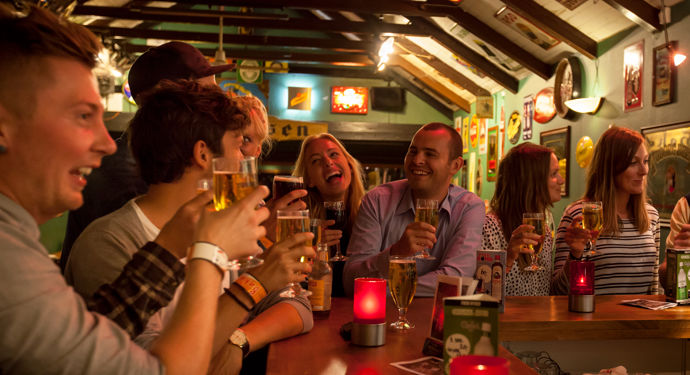 Bakken Pub Bar Hoekassen Gruppe Voksen Stemning