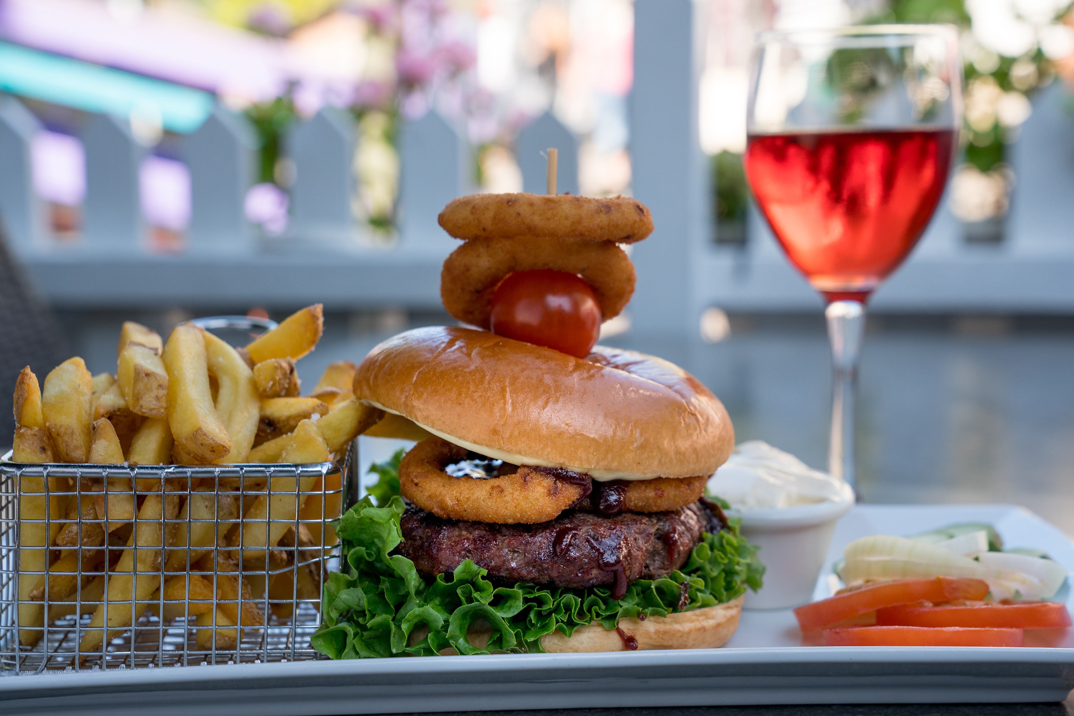 Bakken Mad Burger Loegring Pommes Frites