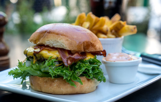 Bakken Mad I Lae Burger