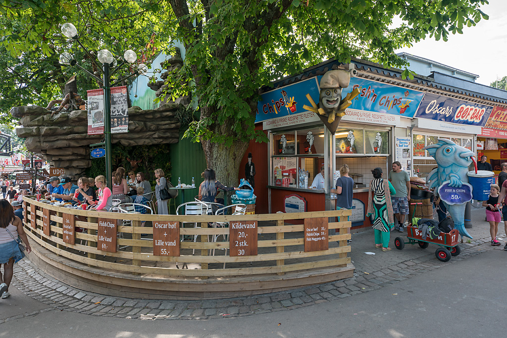 Bakken Cafe is fastfood Oscars bøf fishn chips Terrase
