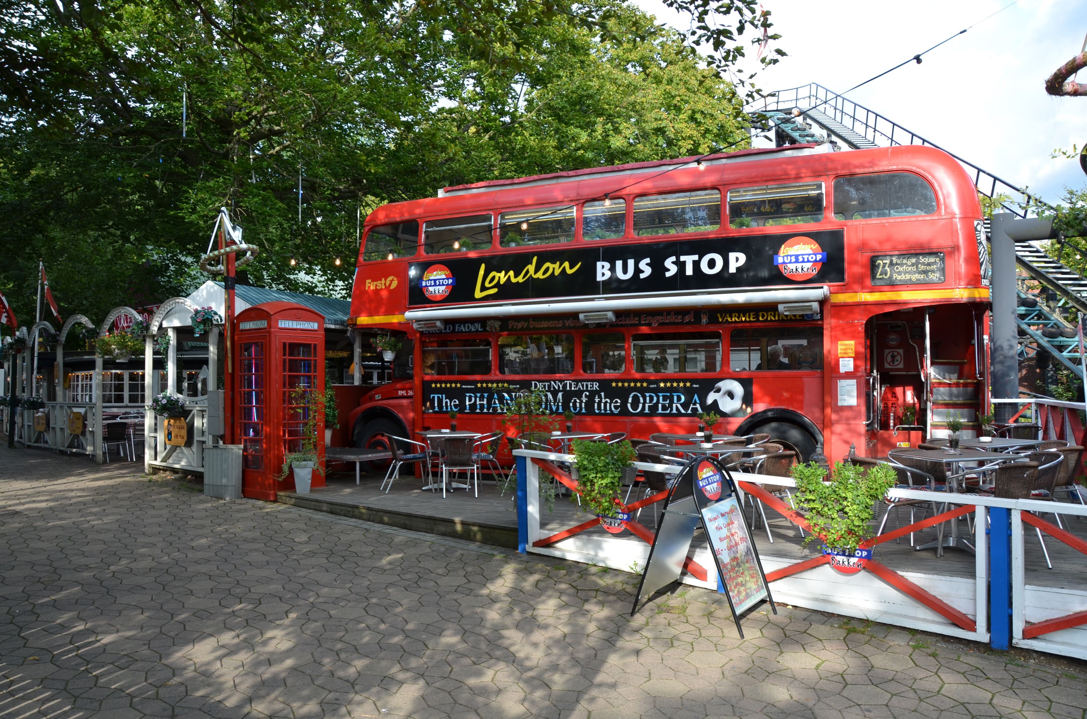 Londonbussen er en hyggelig pub på Bakken