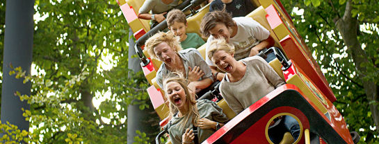 Bakken Forlystelse Mine Train Ulven Gruppe Unge Udflugt