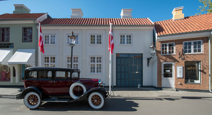 Bakken Korsbaek Hos Varnaes Facade Middag