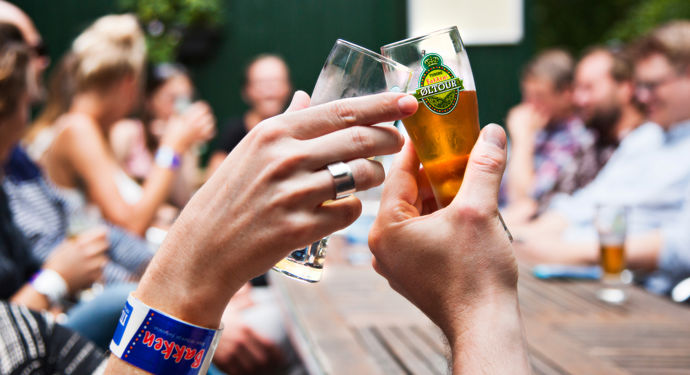 Bakken Pub Bar Pølsekroen Gruppe Voksen Stemning Øltour Terrasse