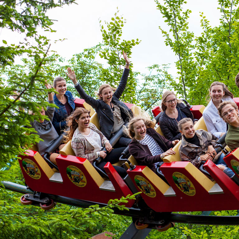 Bakken Forlystelse Mine Train Ulven Gruppe Ung Fart Stemning