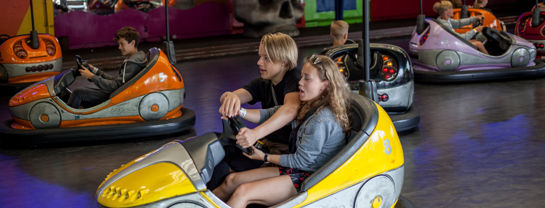 Bakken Forlystelse Radiobilerne Gruppe Ung Oplevelse i Koebenhavn