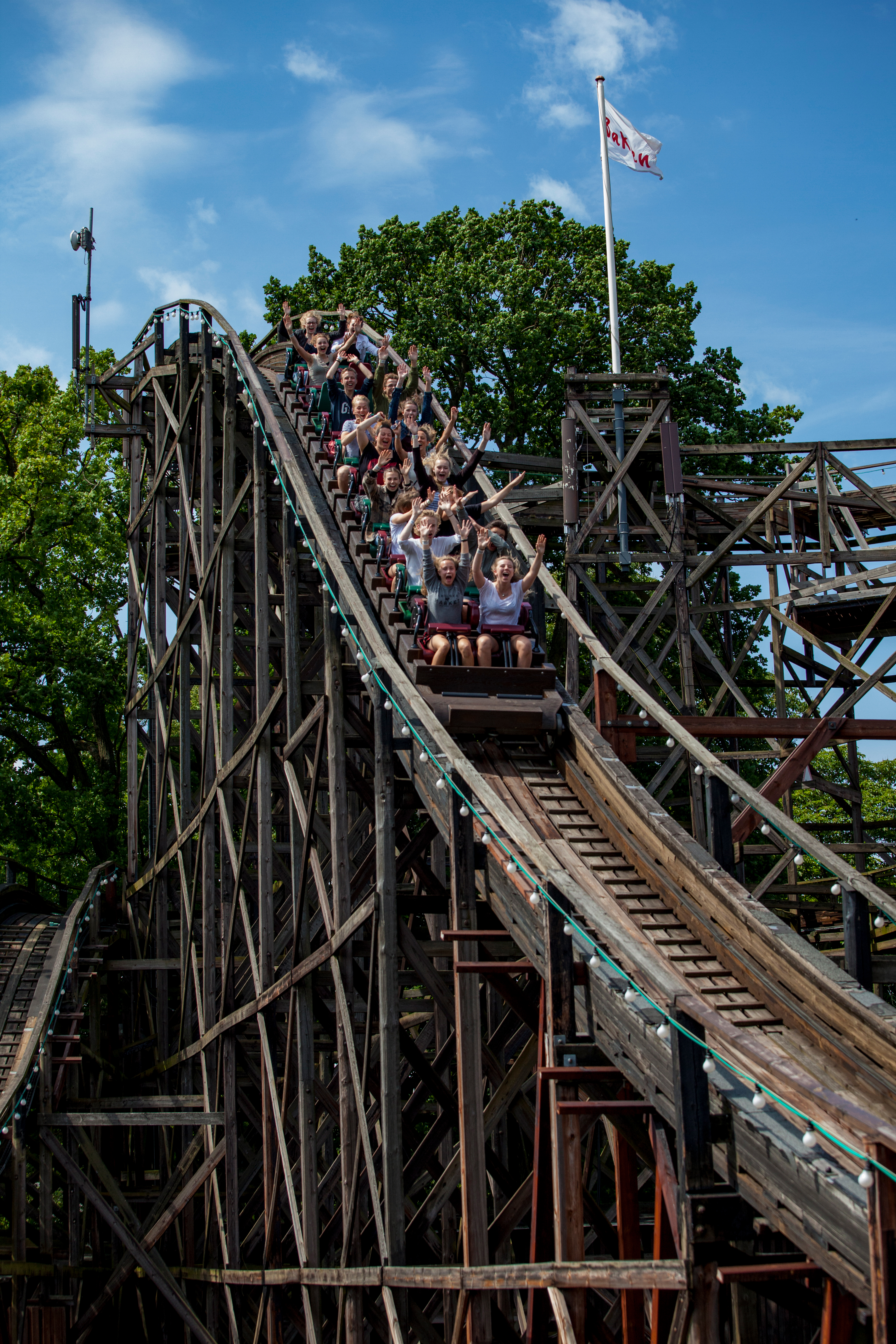 Få sus i maven og vind i håret i Rutschebanen på Bakken!