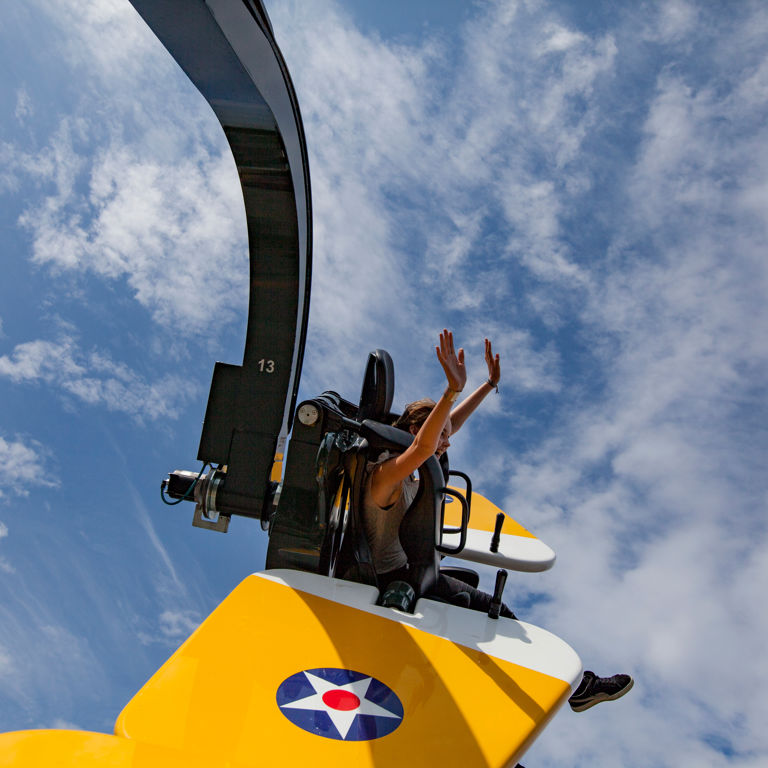 Prøv Bakkens vilde forlystelse SkyRoller. Se hvor mange spins, du kan lave!