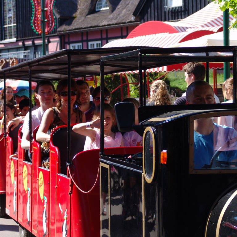 Giv børnene en sjov oplevelse med Det Lille Tog på Bakken