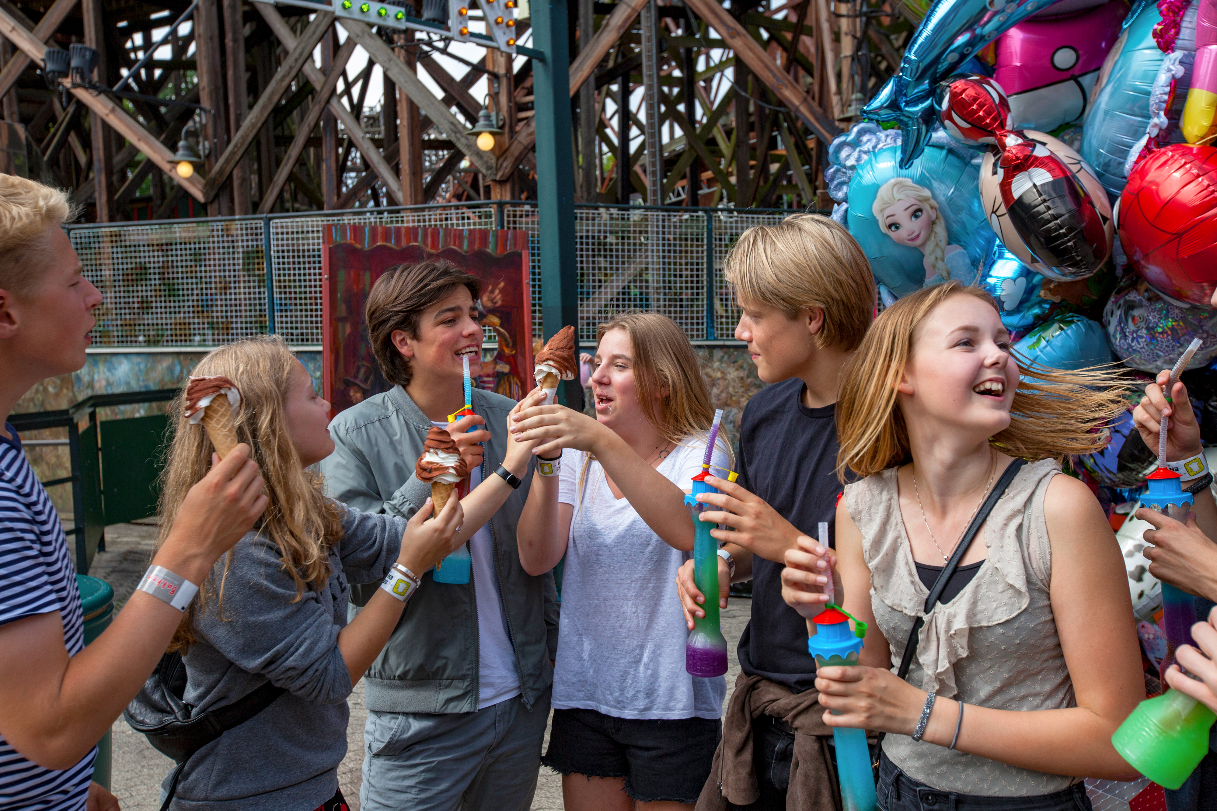 Bakken Stemning Cafe Is Fastfood Gruppe Ung Udflugt i Koebenhavn