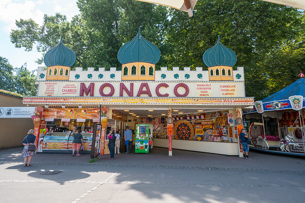 Bakken Cafe Is Fastfood Monacohallens Iskiosk Facade