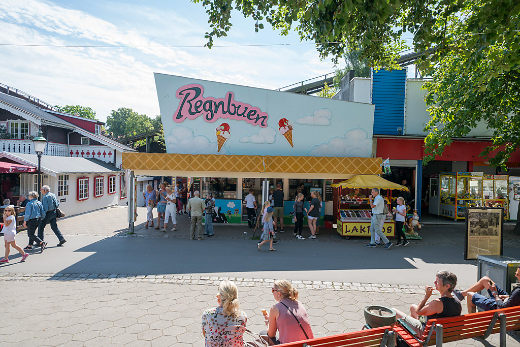 Bakken Cafe Is Fastfood Regnbuen Facade
