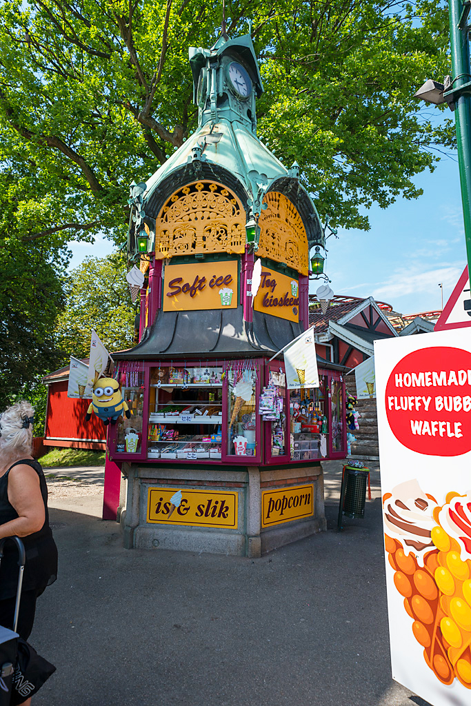 Bakken Cafe Is Fastfood Togkiosken Facade Softice