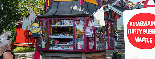 Bakken Cafe Is Fastfood Togkiosken Facade Softice