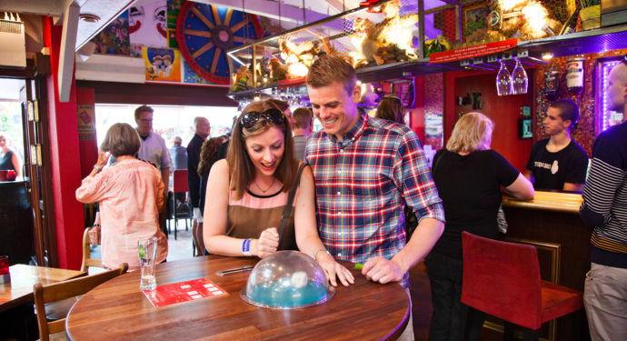Bakken Pub Bar Malmoekroen 25eren Voksen Stemning Spil