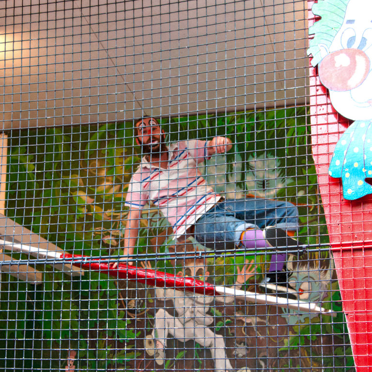 Faldgruben - Få klovne ned med nakken på Bakken