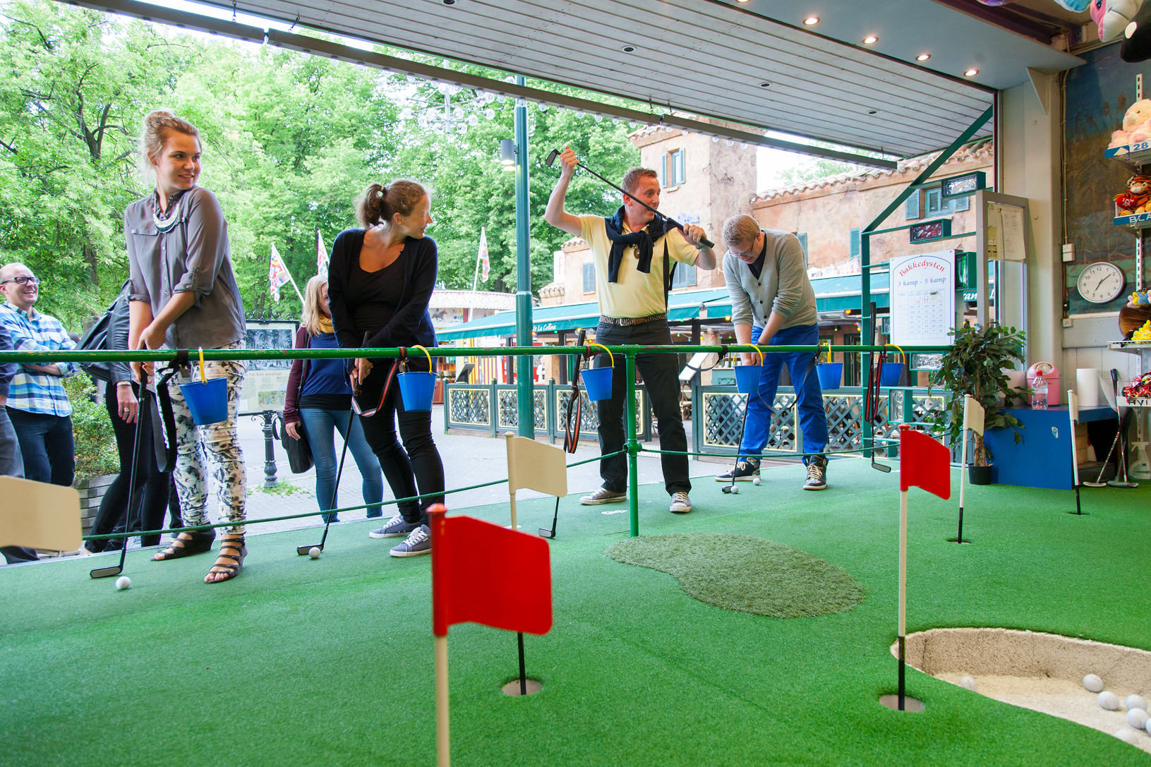 Bakken Spil Sjov Golfbanen Gruppe Voksen Aktivitet