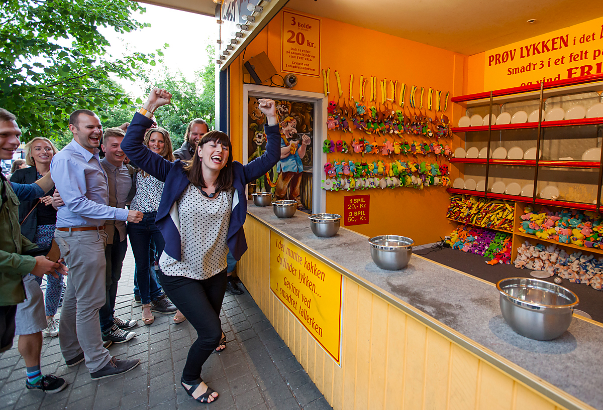 Bakken Spil Sjov Det Muntre Koekken Gruppe Voksen Aktiviet Dyst 5 kamp