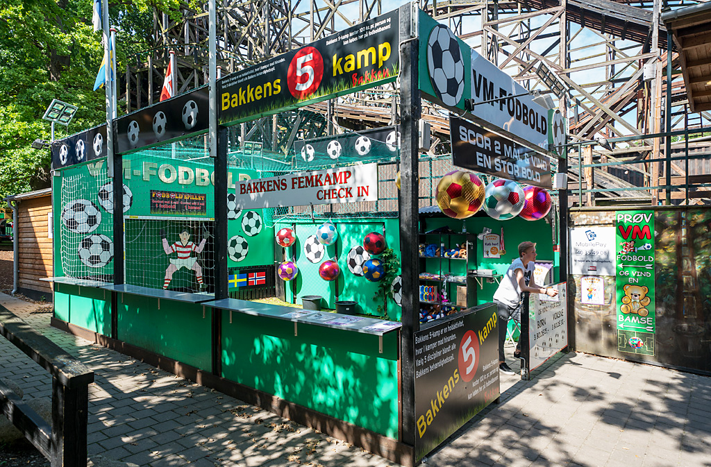 Bakken Spil Sjov Fodboldbanen Facade