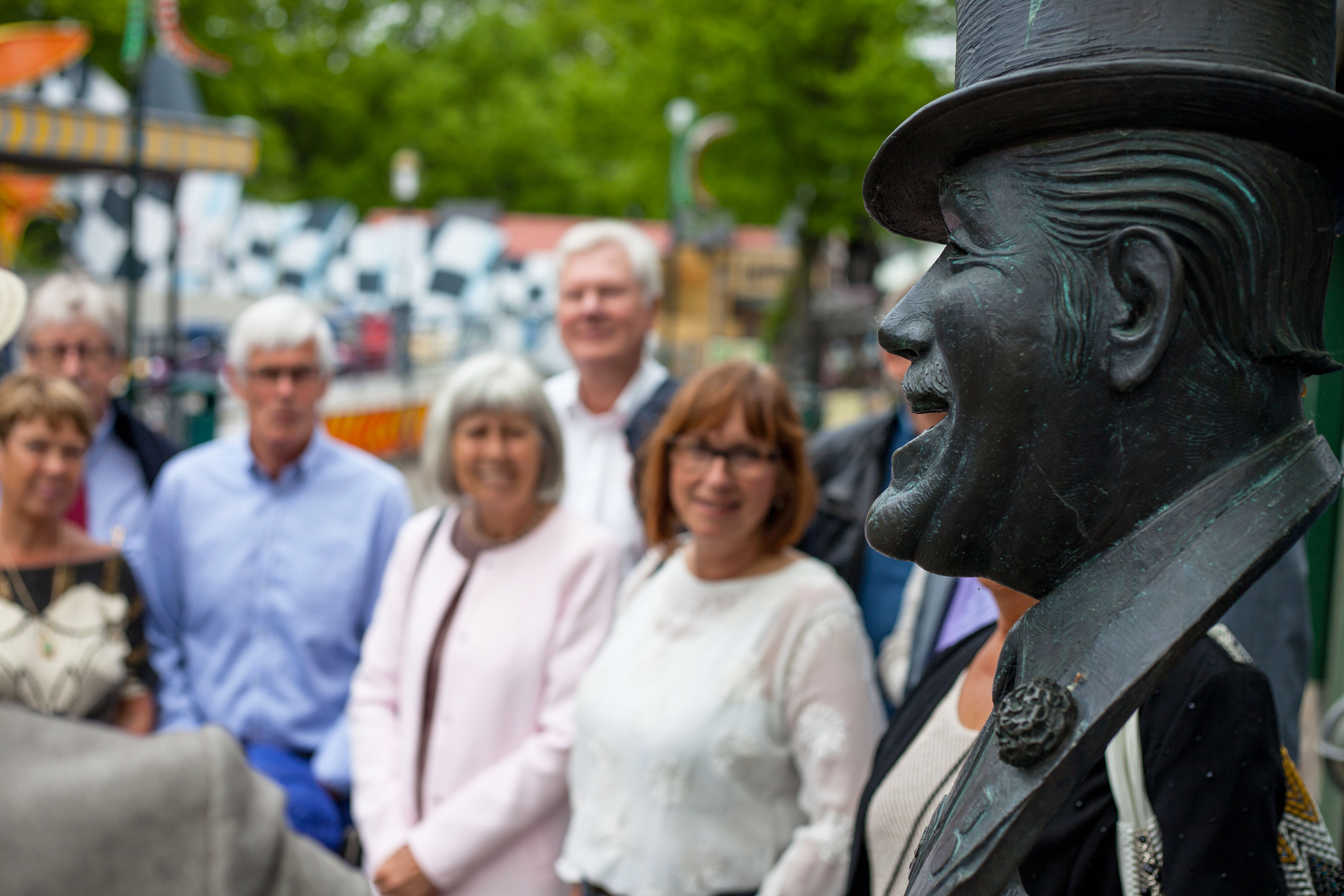 Læs historien om verdens ældste forlystelsespark - Bakken nord for København!