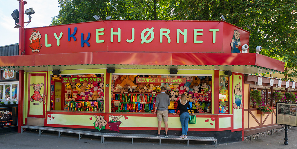 Bakken_Spil_Sjov_Lykkehjoernet_Facade.jpg