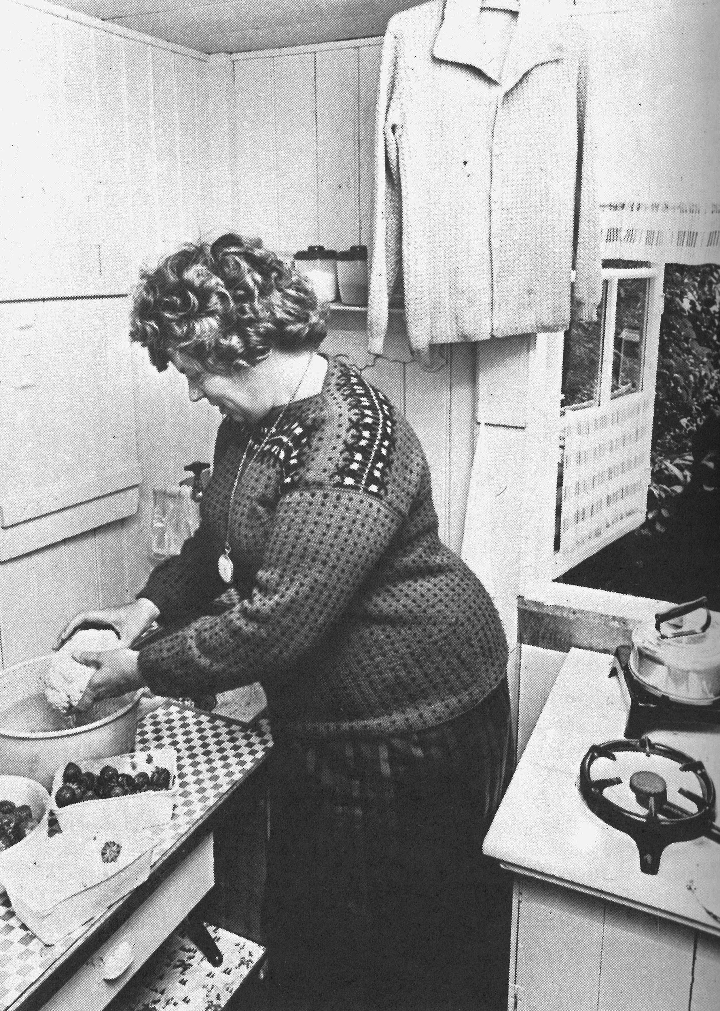 Bakkens Historie Cleo i sin sommerbolig Under Rutschebanen 1955 privat foto