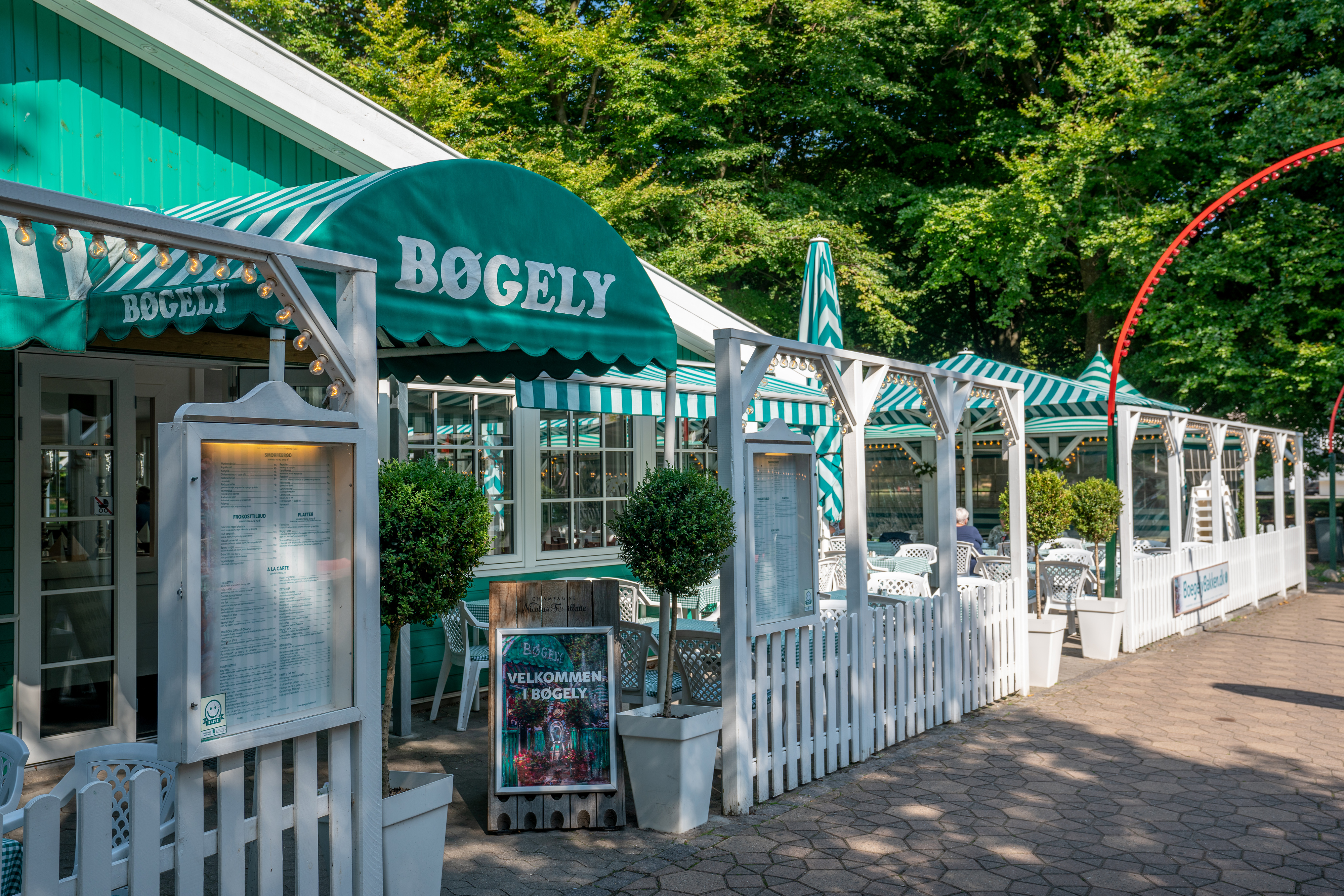 Boegly Restaurant Facade Bakken
