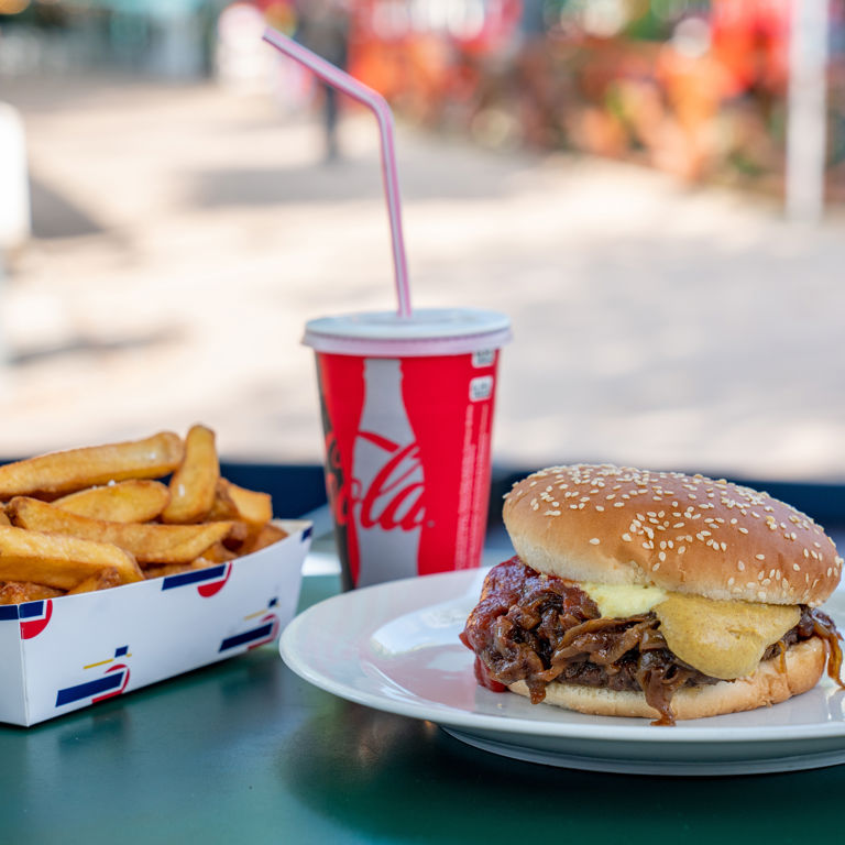 Bakken Oscars Boef Boefsandwich Mad Fastfood Drikke