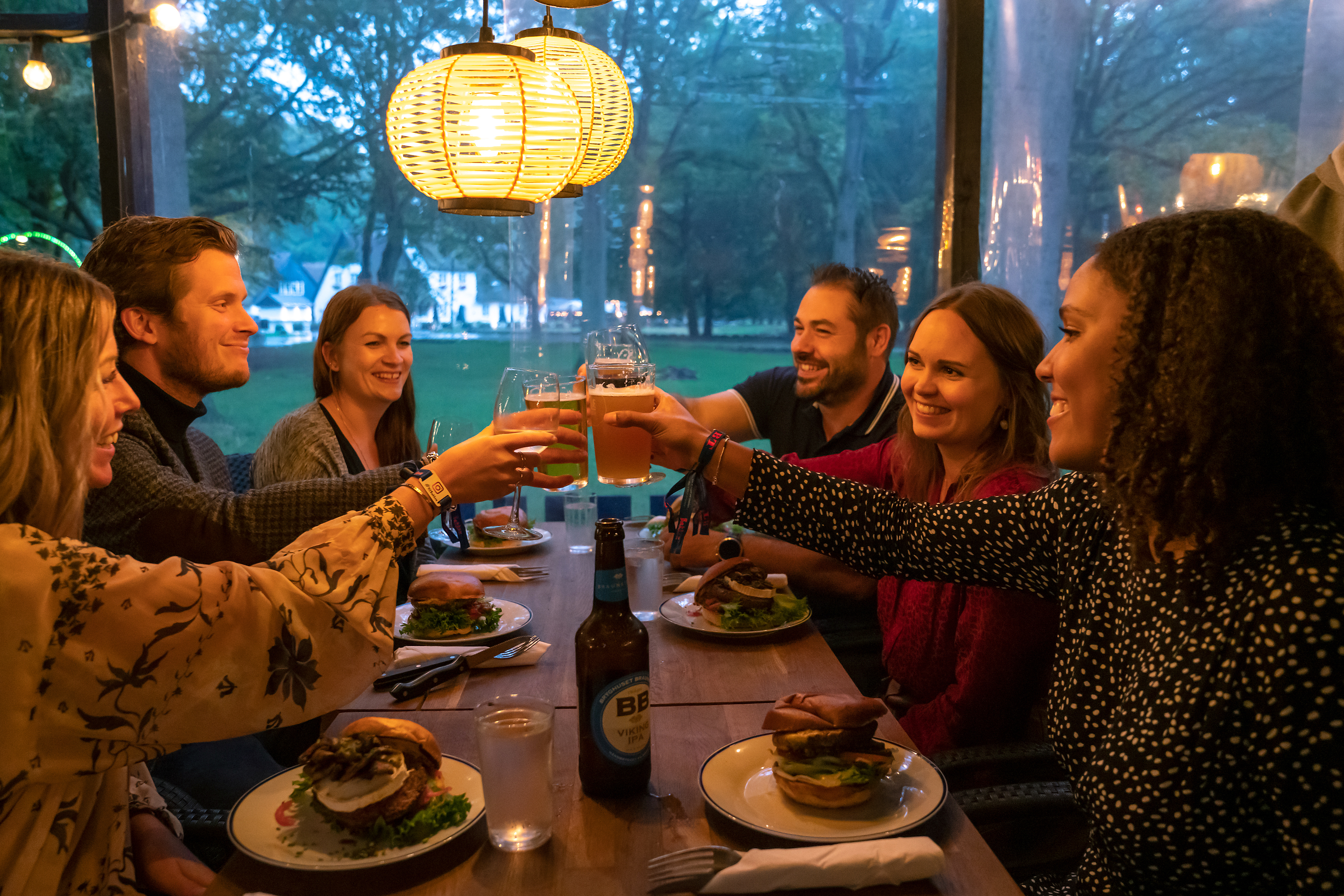 Ilæ_spisning_gruppe_restaurant.jpg (1)