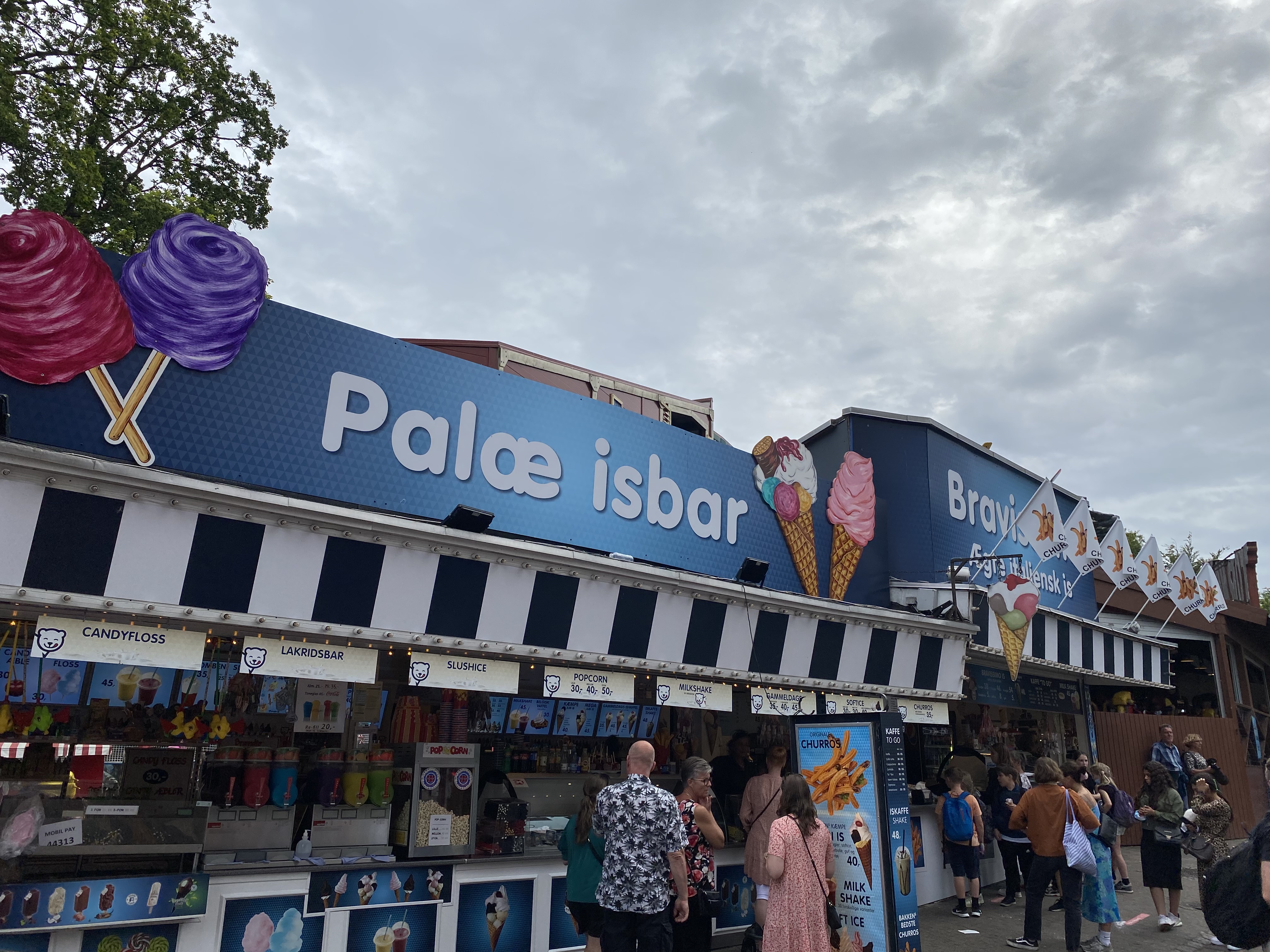 Bakken Palæ Isbar Isbutik