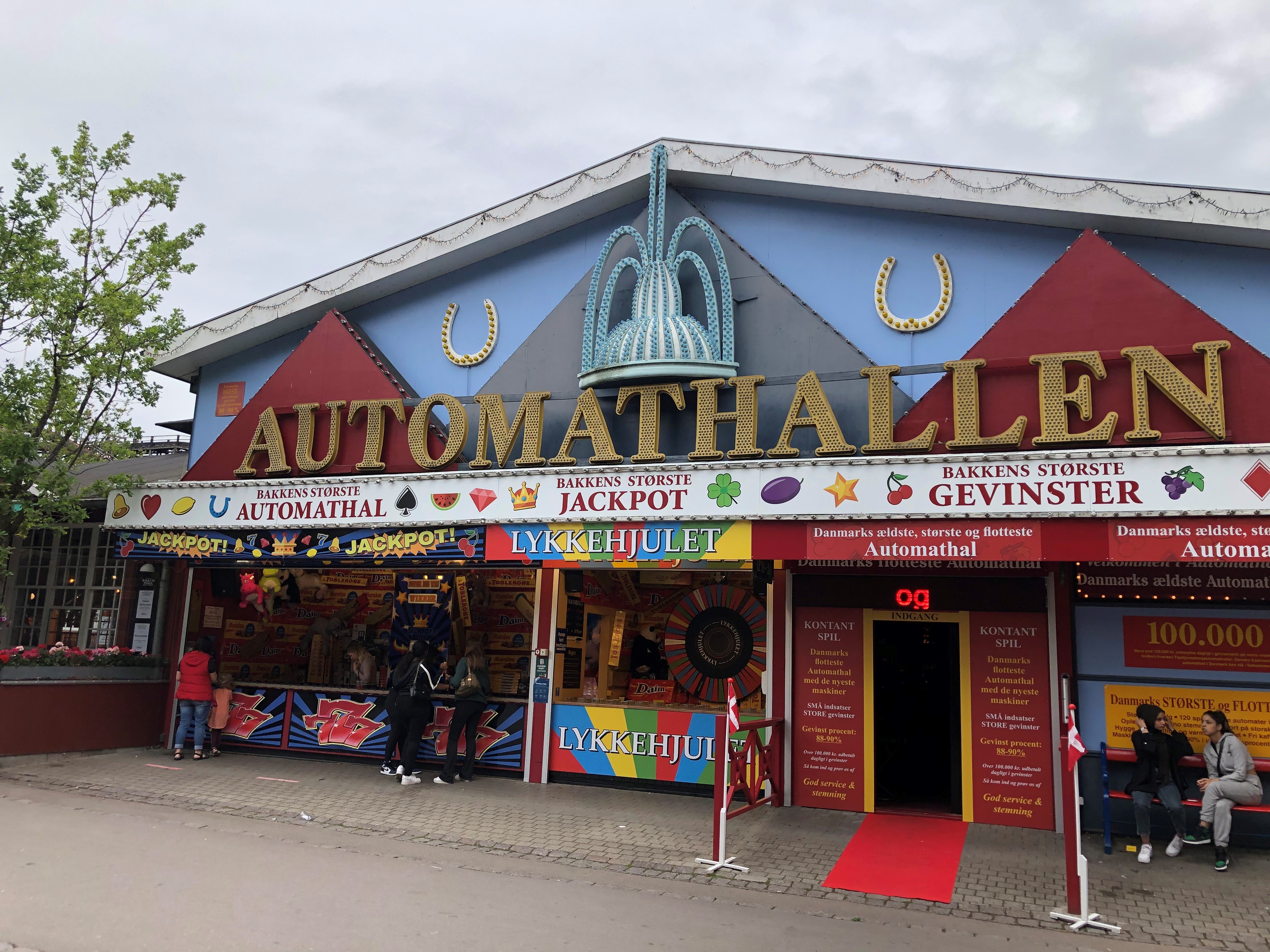 Prøv lykken i spillehallen Automathal 45 på Bakken!