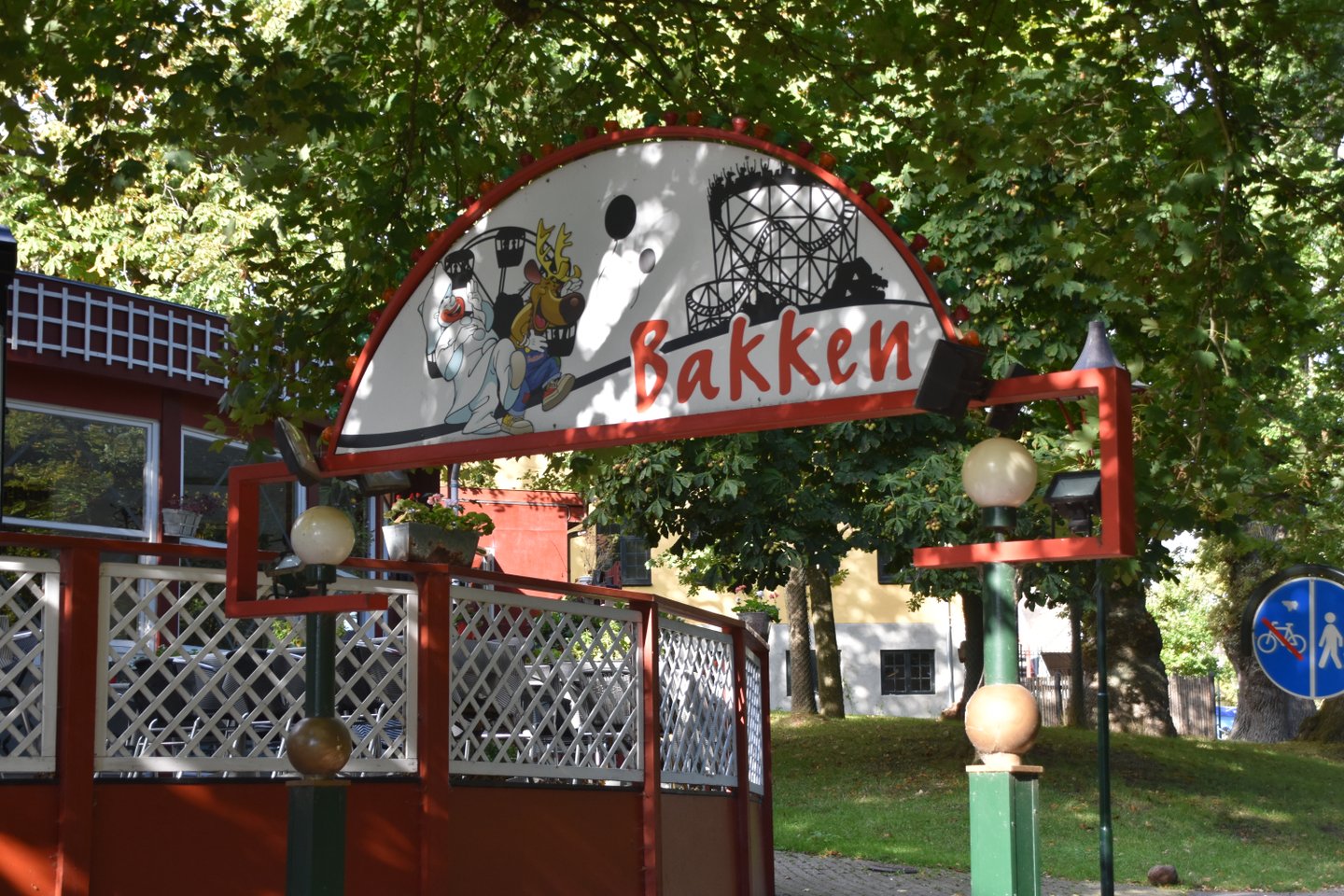 Bakken kommer indtil videre til at have to bemandede indgange..jpg