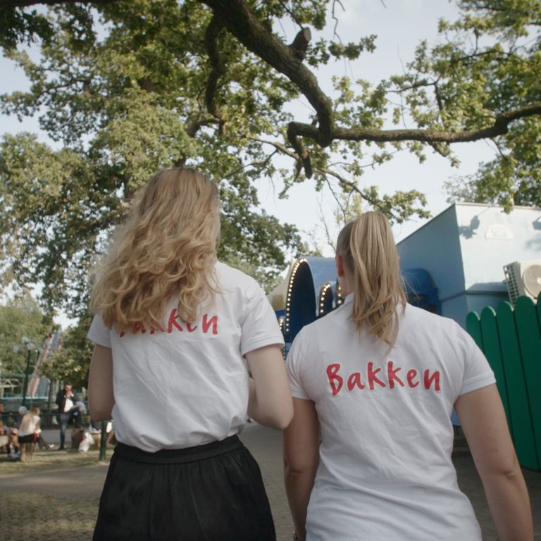 Med Bakken A-Z finder du information om åbningstider, underholdning, job på Bakken m.m.