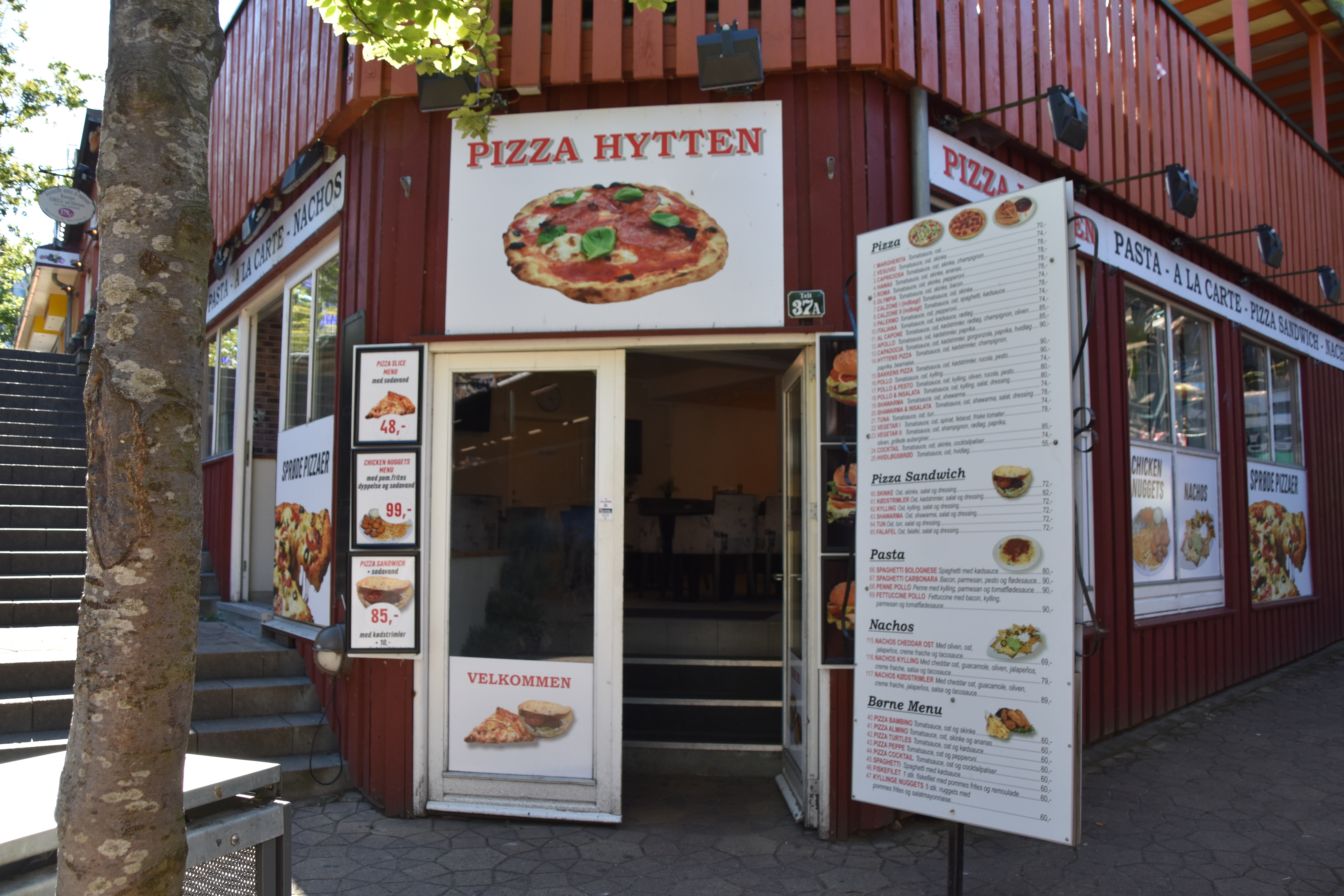 Pizzahytten Facadebillede.JPG