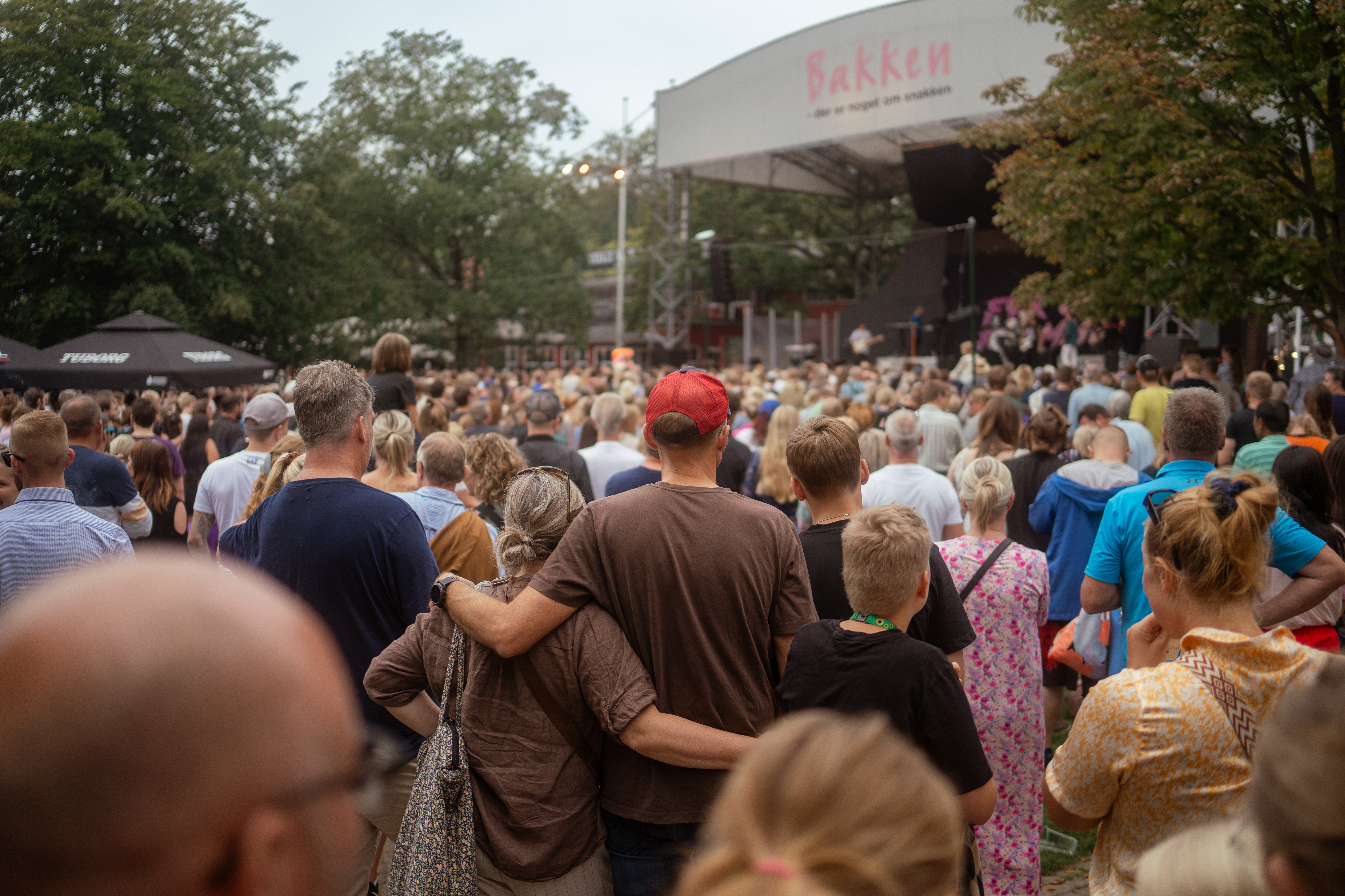 Bakkens Friluftsscene er samlingspunkt for gode koncerter, optrædener og meget mere