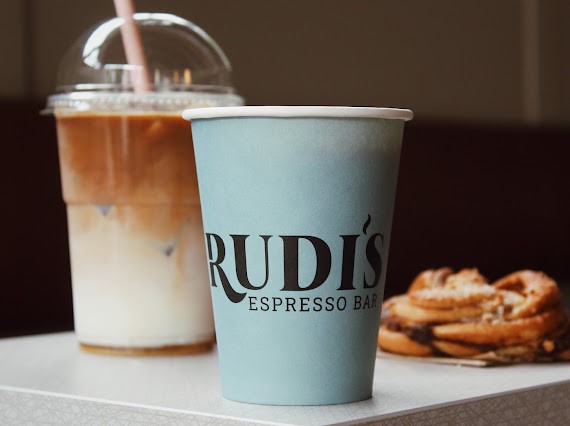 Kaffe Og Kanelsnurre Og Iskaffe